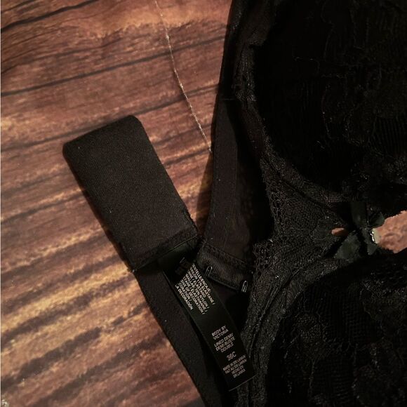 Women’s Victoria’s Secret Demi Lightly Lined Lace Black Bra - Picture 2 of 3